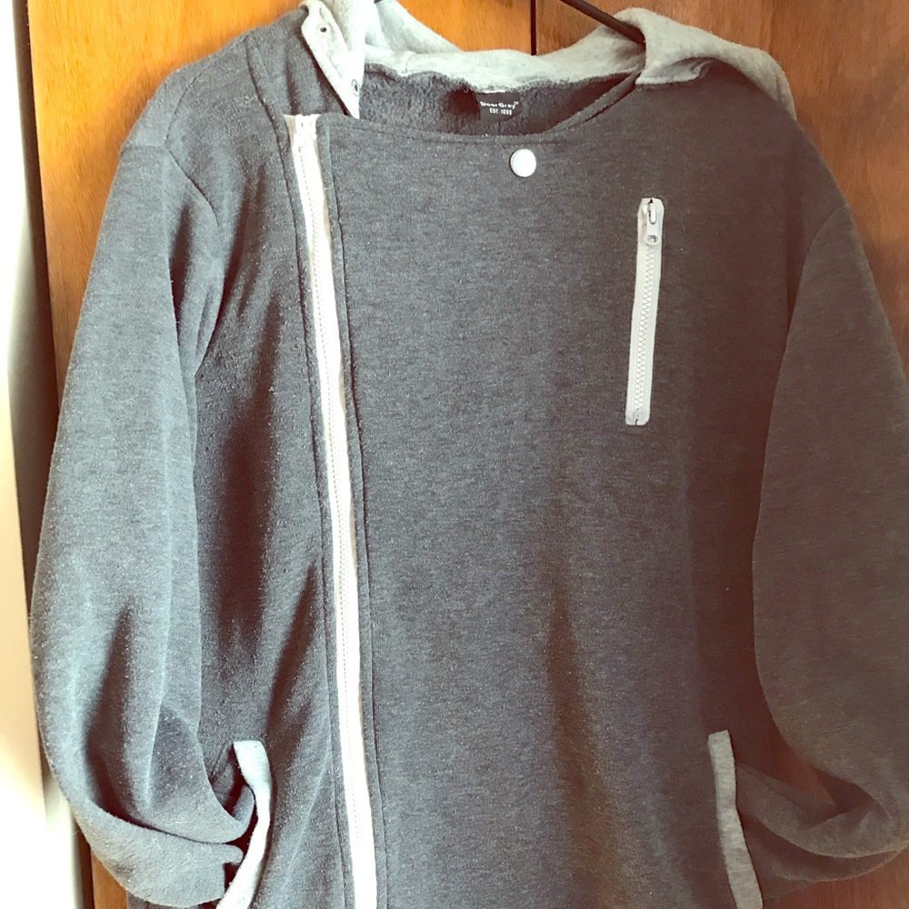 Men’s high fashion zip up hooded sweater
